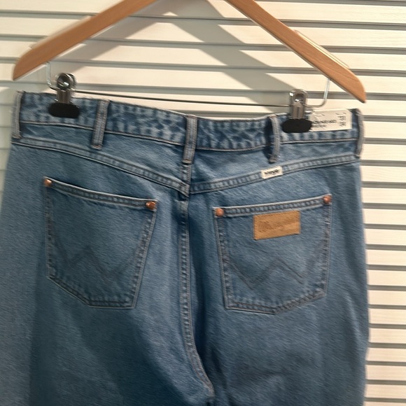 NWT Wrangler Bonnie Loose Flair Five Pocket Jeans. Size W 31”xL34” - Picture 7 of 7